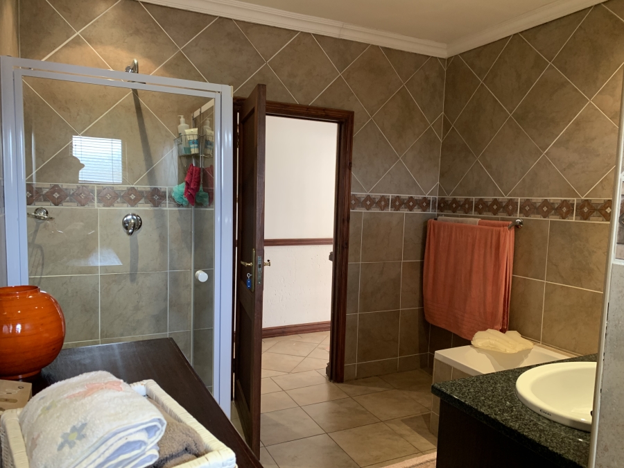 5 Bedroom Property for Sale in Birdwood Estate North West